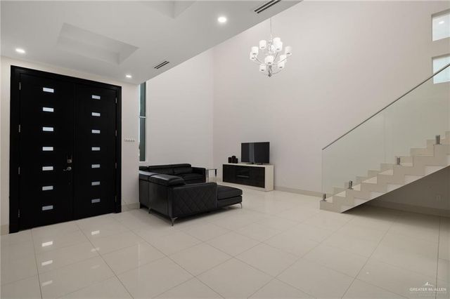 801 E Azucar Avenue, Pharr, TX 78577