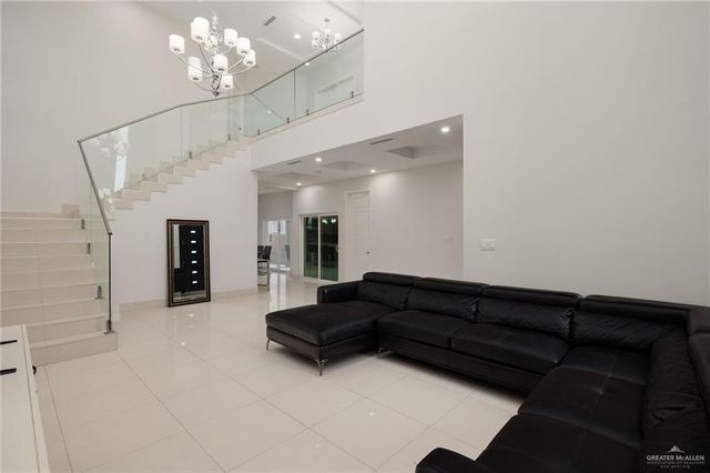 801 E Azucar Avenue, Pharr, TX 78577