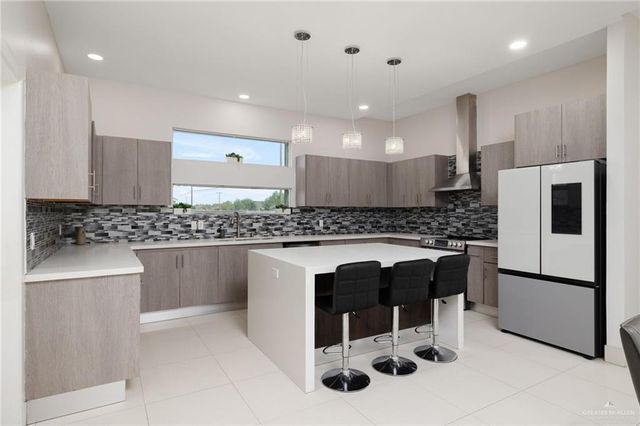 801 E Azucar Avenue, Pharr, TX 78577