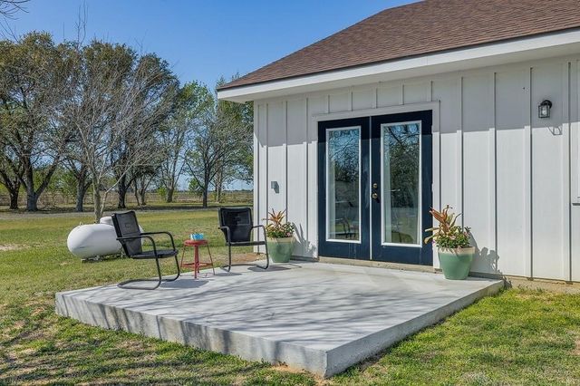 3354 Fm 155, Weimar, TX 78962