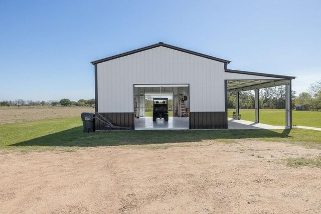3354 Fm 155, Weimar, TX 78962