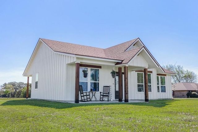 3354 Fm 155, Weimar, TX 78962