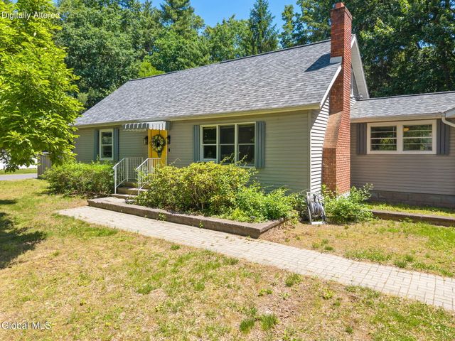 19 Newcastle Road, Halfmoon, NY 12065