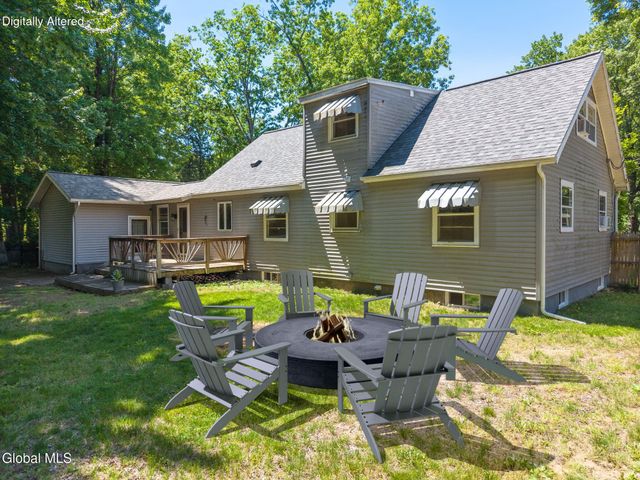 19 Newcastle Road, Halfmoon, NY 12065