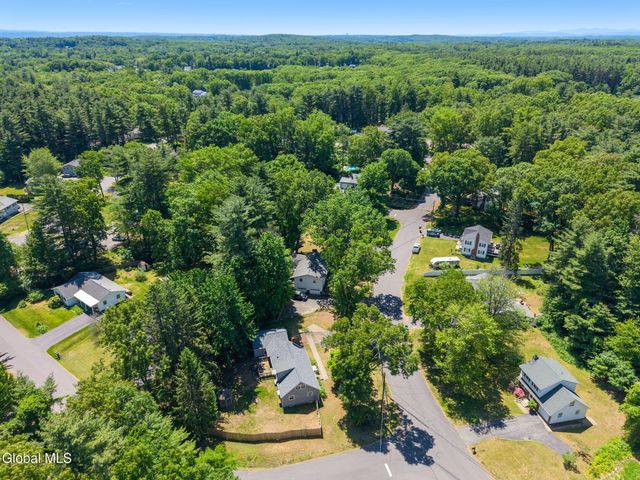 19 Newcastle Road, Halfmoon, NY 12065