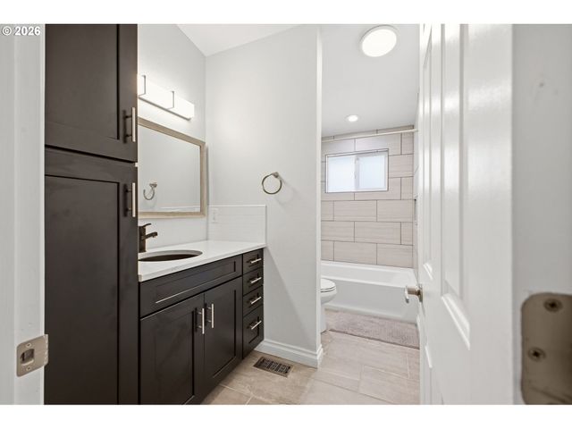 924 Nw 51ST St, Vancouver, WA 98663