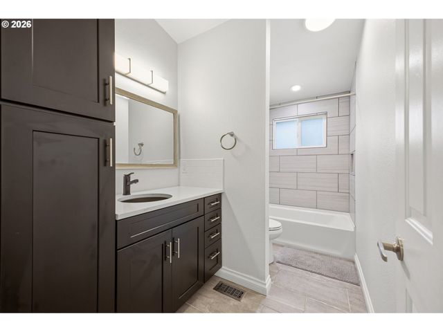 924 Nw 51ST St, Vancouver, WA 98663