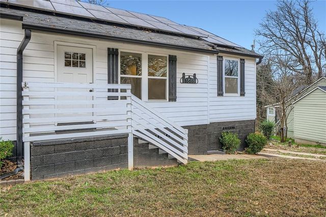 1688 Oak Knoll SE Circle, Atlanta, GA 30315