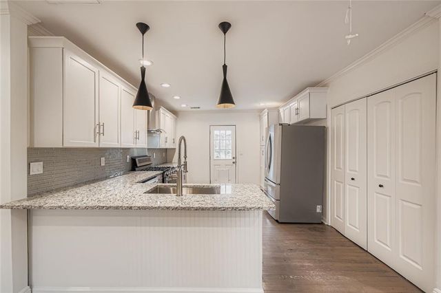 1688 Oak Knoll SE Circle, Atlanta, GA 30315