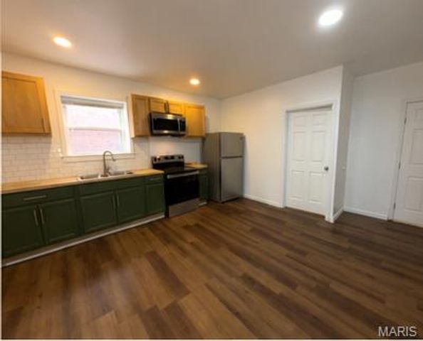 3956 Pennsylvania Avenue, St Louis, MO 63118