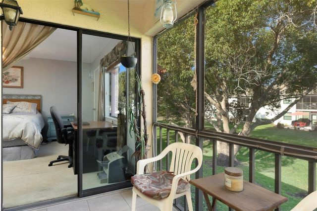 110 LAKESIDE COURT 110, Oldsmar, FL 34677