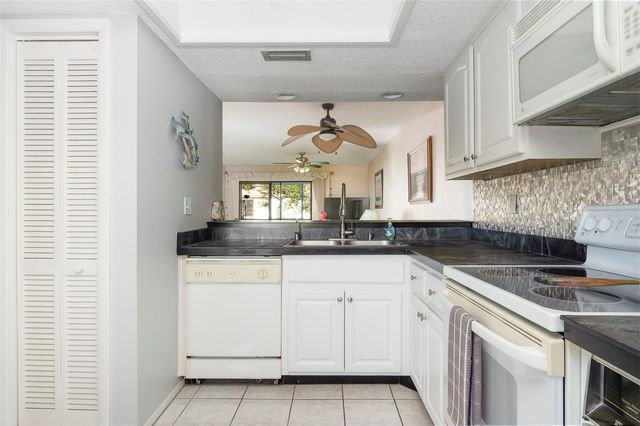 110 LAKESIDE COURT 110, Oldsmar, FL 34677