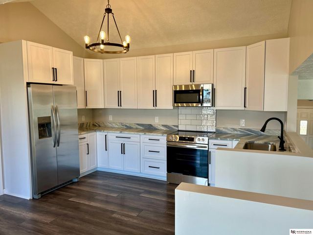 2202 N 150th Avenue, Omaha, NE 68116