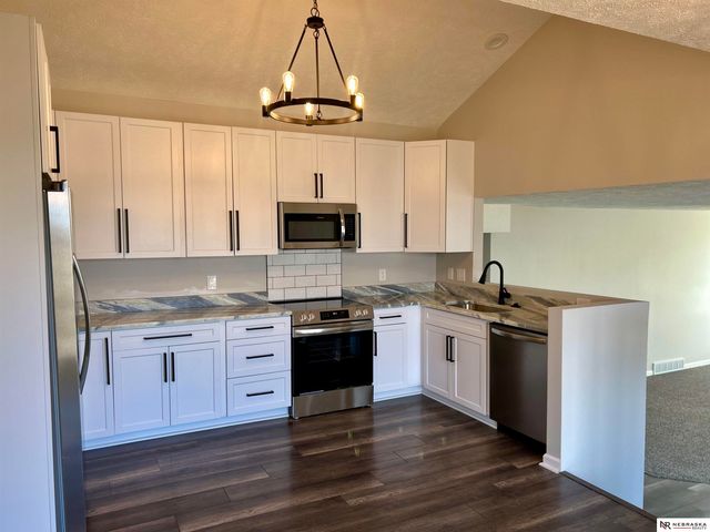 2202 N 150th Avenue, Omaha, NE 68116