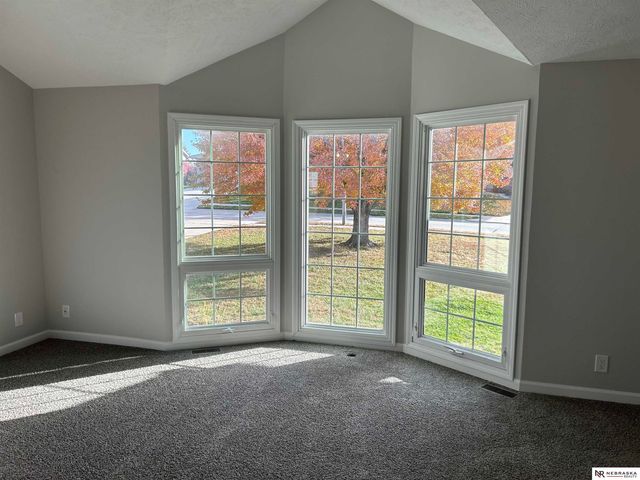 2202 N 150th Avenue, Omaha, NE 68116