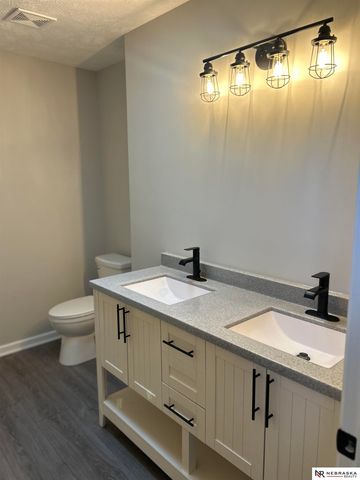 2202 N 150th Avenue, Omaha, NE 68116