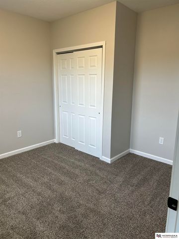 2202 N 150th Avenue, Omaha, NE 68116