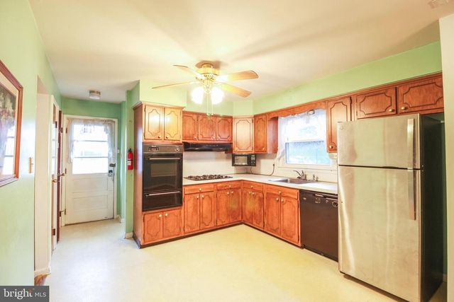 2400 CLEMENT AVE, Pennsauken, NJ 08109