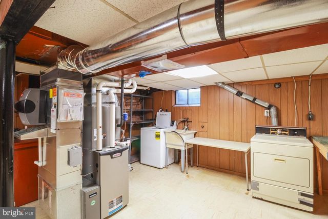 2400 CLEMENT AVE, Pennsauken, NJ 08109