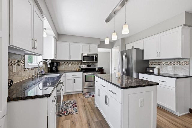 25610 Deer Ridge TRAIL, Waterford, WI 53185