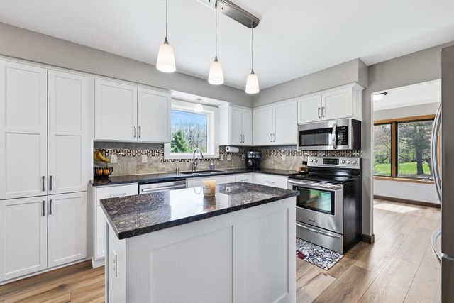 25610 Deer Ridge TRAIL, Waterford, WI 53185