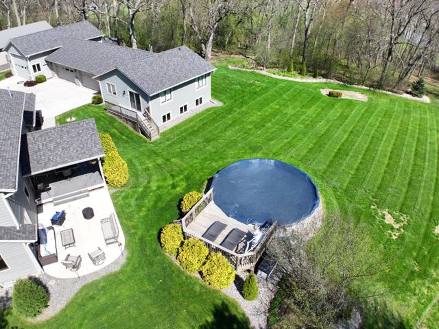 25610 Deer Ridge TRAIL, Waterford, WI 53185