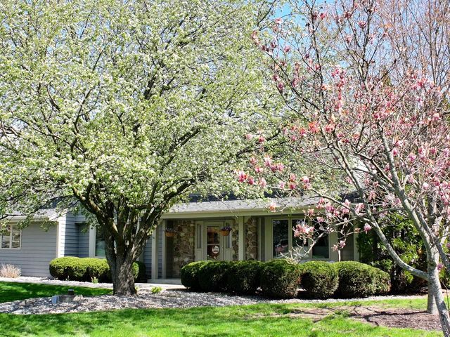25610 Deer Ridge TRAIL, Waterford, WI 53185