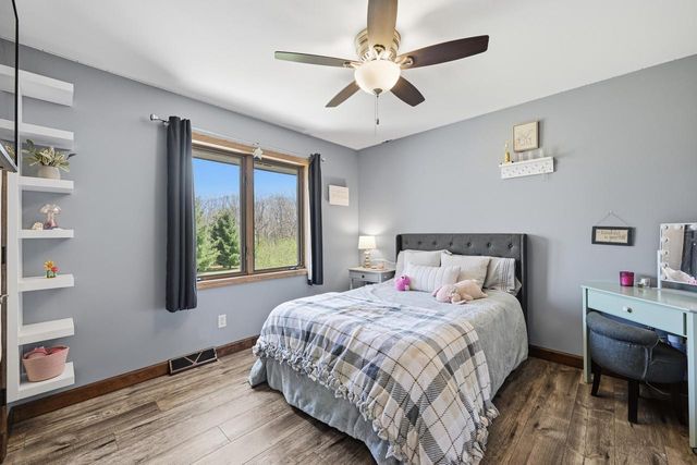 25610 Deer Ridge TRAIL, Waterford, WI 53185