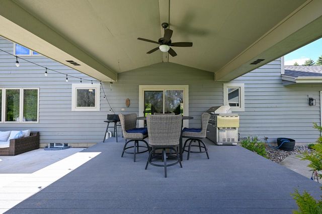 25610 Deer Ridge TRAIL, Waterford, WI 53185