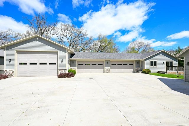 25610 Deer Ridge TRAIL, Waterford, WI 53185