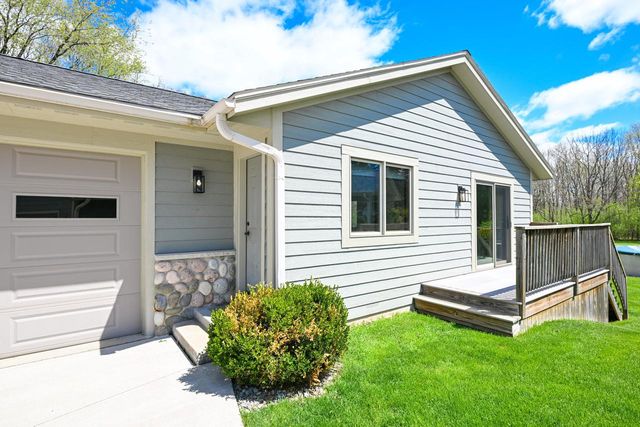25610 Deer Ridge TRAIL, Waterford, WI 53185