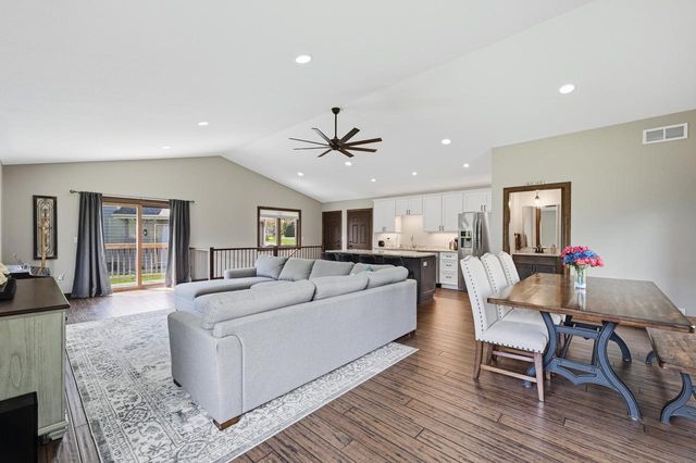 25610 Deer Ridge TRAIL, Waterford, WI 53185