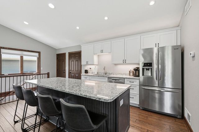 25610 Deer Ridge TRAIL, Waterford, WI 53185