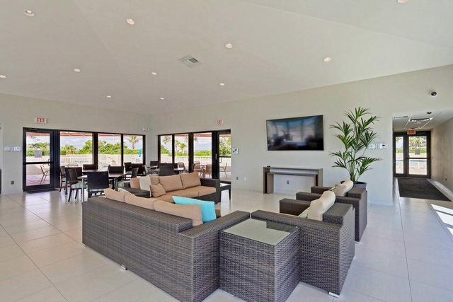 5550 N Ocean Drive 8a, Singer Island, FL 33404