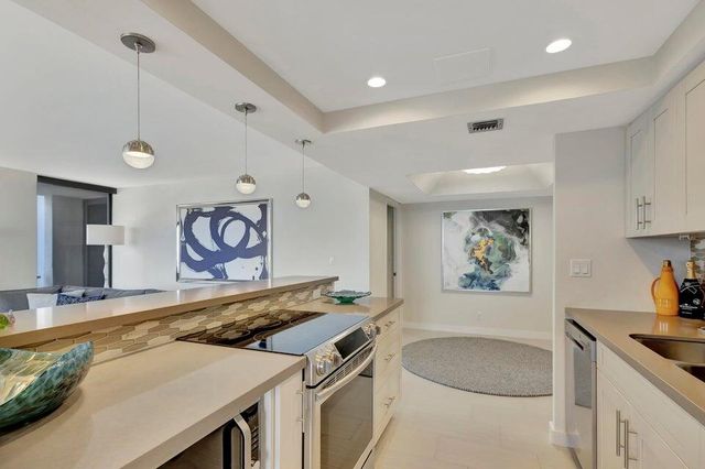 5550 N Ocean Drive 8a, Singer Island, FL 33404