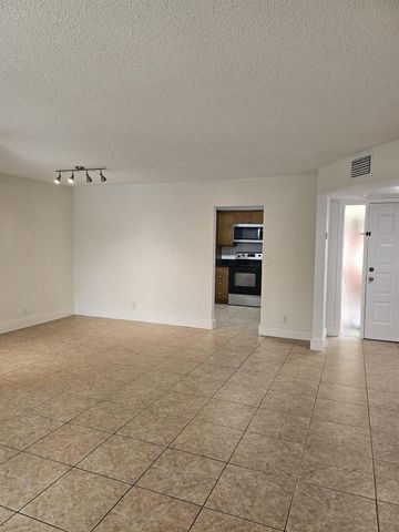 2472 NW 49th Ter 780, Pompano Beach, FL 33063
