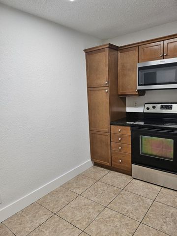 2472 NW 49th Ter 780, Pompano Beach, FL 33063