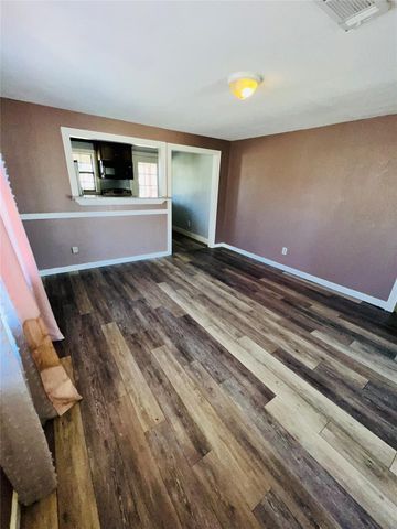 309 Aycock Street, Clute, TX 77531