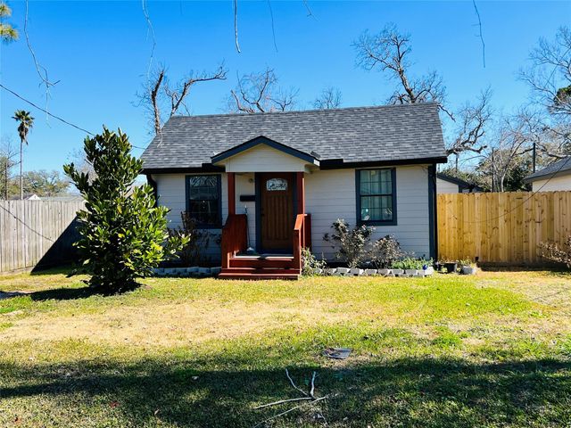 309 Aycock Street, Clute, TX 77531