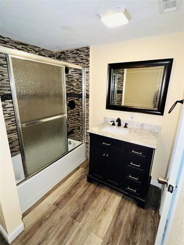 309 Aycock Street, Clute, TX 77531