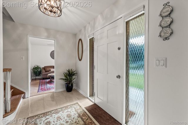 833 Cobblestone Drive, Rochester Hills, MI 48309