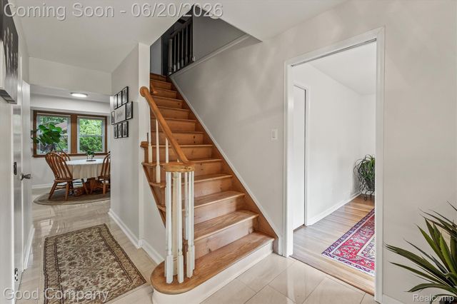833 Cobblestone Drive, Rochester Hills, MI 48309