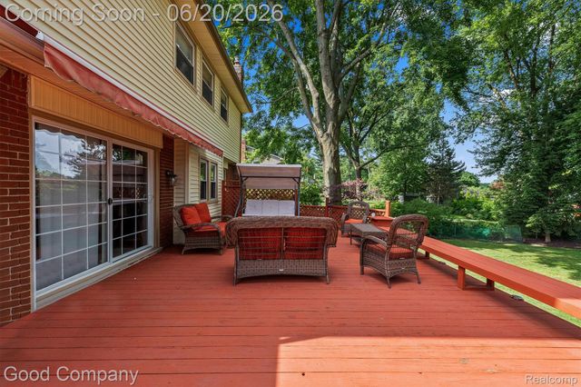 833 Cobblestone Drive, Rochester Hills, MI 48309