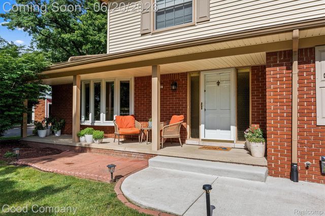 833 Cobblestone Drive, Rochester Hills, MI 48309