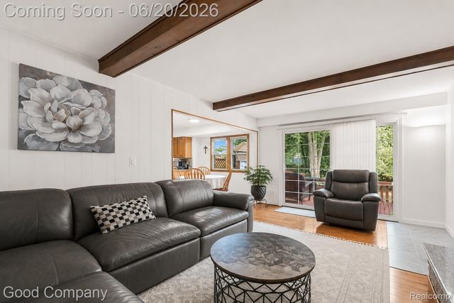 833 Cobblestone Drive, Rochester Hills, MI 48309