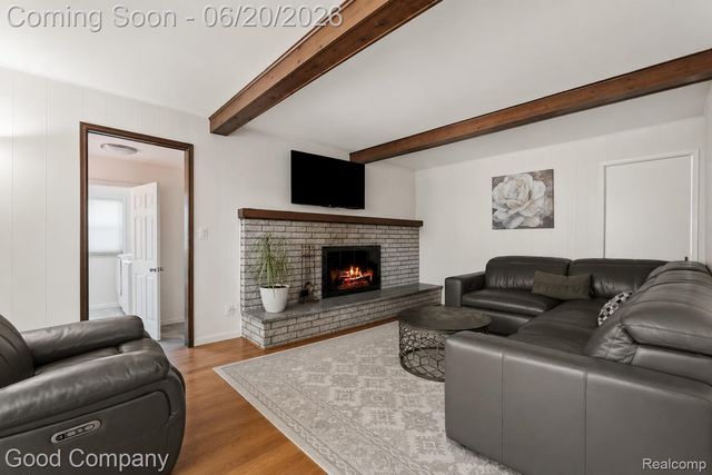 833 Cobblestone Drive, Rochester Hills, MI 48309