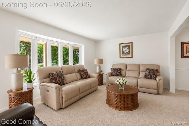 833 Cobblestone Drive, Rochester Hills, MI 48309