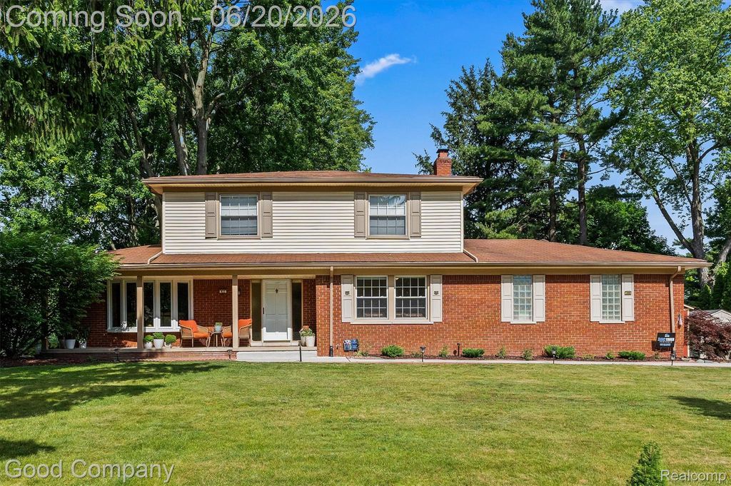 833 Cobblestone Drive, Rochester Hills, MI 48309