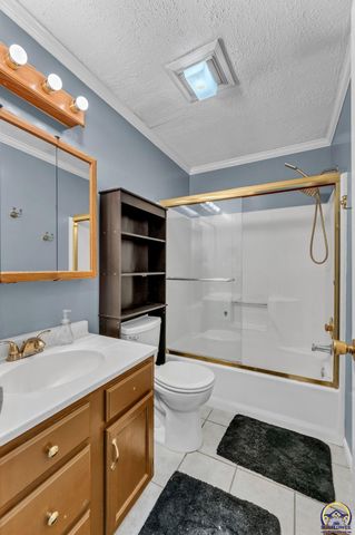633 N 4th St, Carbondale, KS 66414