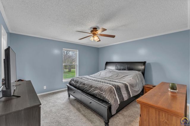 633 N 4th St, Carbondale, KS 66414
